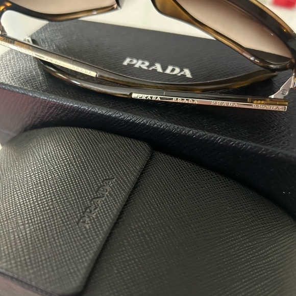 PRADA sunglasses new in Box - Picture 4 of 6